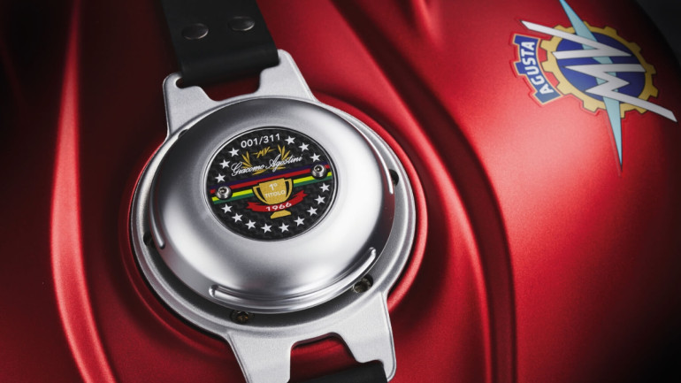 Κάθε μοτοσικλέτα θα είναι υπογεγραμμένη από τον θρύλο των Grand Prix.