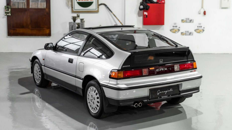 Και ποιος δεν θα ήθελε στο γκαράζ του ένα τέτοιο πανέμορφο «κόσμημα»!