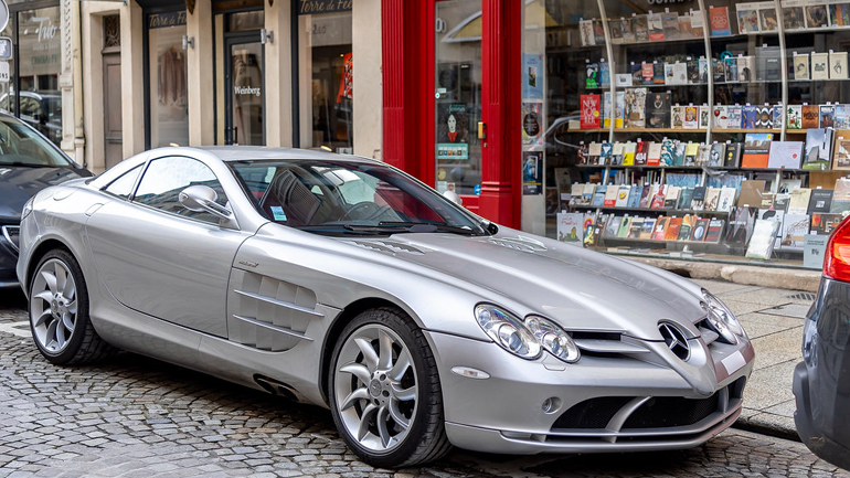 Εσείς με πόσες Mercedes-Benz SLR McLaren στην κατοχή σας, θα ήσασταν ικανοποιημένος;