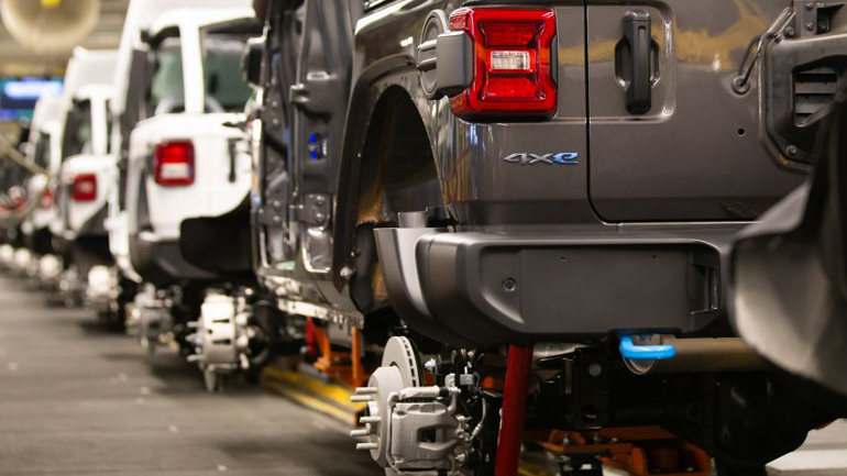 H Stellantis δίνει μεγάλη έμφαση στο αυτόματο κιβώτιο ταχυτήτων με τις οκτώ σχέσεις, που εφοδιάζει τα Jeep Wrangler και Grand Cherokee