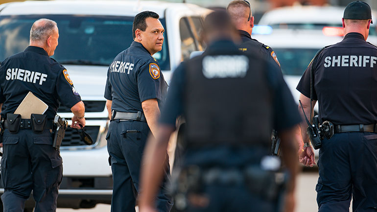 Χιούστον: Τρεις ανήλικοι εγκαταλείφθηκαν στο σπίτι με τον νεκρό αδερφό τους