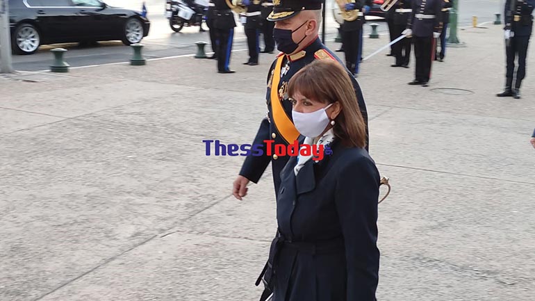 Θεσσαλονίκη: Στην τελετή έπαρσης της σημαίας παρέστη η Κατερίνα Σακελλαροπούλου