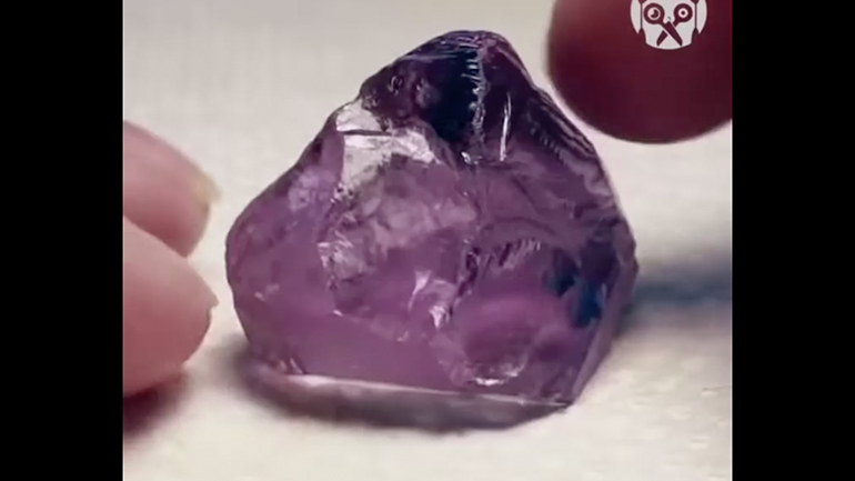 Το γυάλισμα ενός αμέθυστου