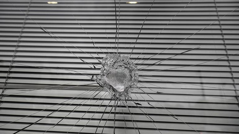 Θεσσαλονίκη: Άγνωστοι προκάλεσαν ζημιές σε τρία υποκαταστήματα τραπεζών