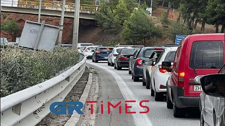 Θεσσαλονίκη: Καραμπόλα τεσσάρων οχημάτων στην Περιφερειακή Οδό