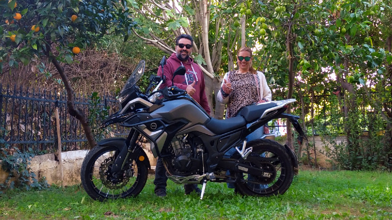 Από τα χρόνια του Λυκείου οδηγούσε το παπί του πατέρα της.