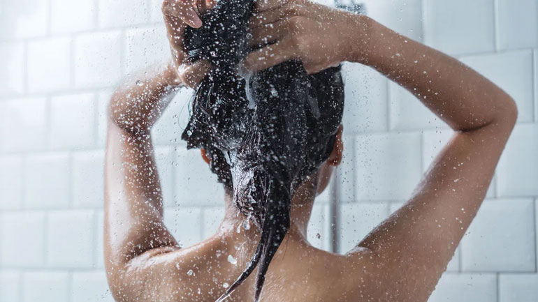 Πόσες φορές την εβδομάδα πρέπει να κάνουμε μπάνιο σύμφωνα με τους ειδικούς