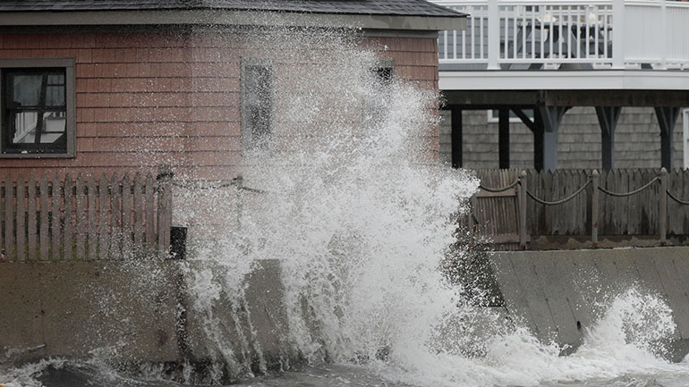 ΗΠΑ: Χωρίς ρεύμα 600.000 νοικοκυριά λόγω κακοκαιρίας – Ριπές ανέμων έως 140 χλμ την ώρα