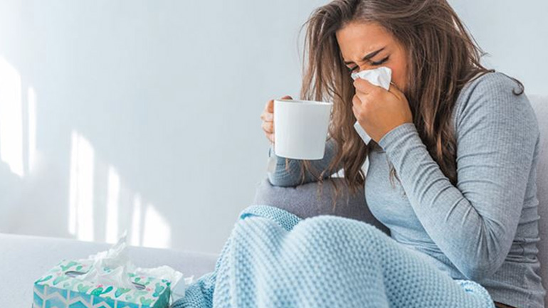 Τα σωτήρια ροφήματα που διώχνουν το κρυολόγημα σύμφωνα με την ειδικό