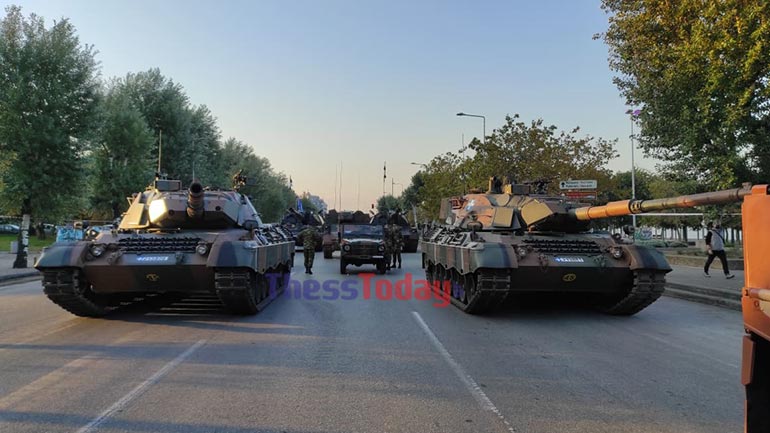 Θεσσαλονίκη: «Ζεσταίνονται» τα άρματα μάχης πριν την παρέλαση