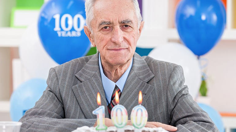 Η επιστήμη που θα μπορούσε να μας βοηθήσει να ζήσουμε μέχρι τα 100