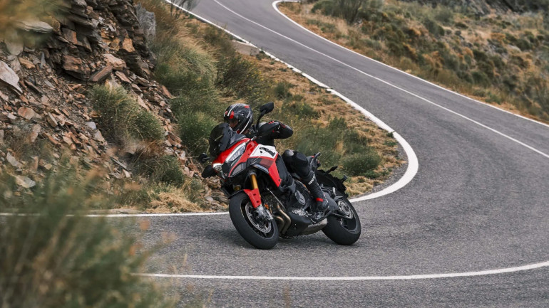 Το Pikes Peak με τις αναρτήσεις τις Ohlins θα μετατρέπεται σε όπλο στις στροφές και την πίστα.