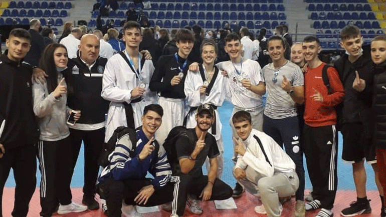 Ταεκβοντό: O ΑΓΣ Βύρωνας πρώτευσε στο Πανελλήνιο πρωτάθλημα εφήβων/νεανίδων