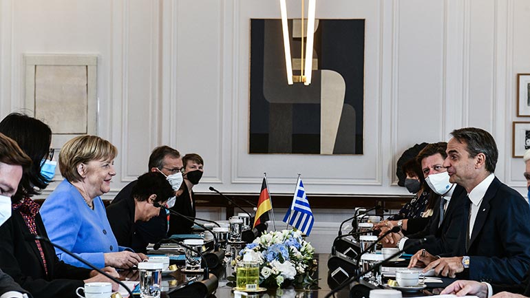 Σε εξέλιξη η συνάντηση του πρωθυπουργού με την Άνγκελα Μέρκελ