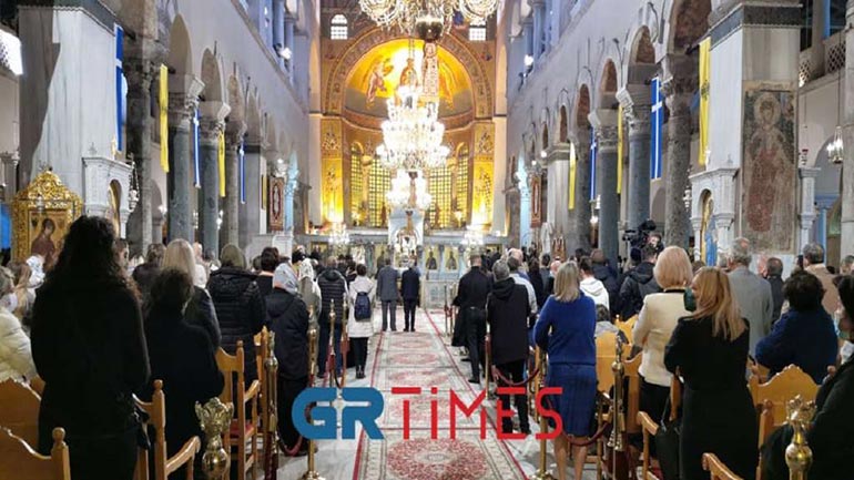 Θεσσαλονίκη: Παρέμβαση εισαγγελέα για ιερέα που φέρεται να έβαλε πιστούς στον Αγ. Δημήτριο χωρίς μάσκα