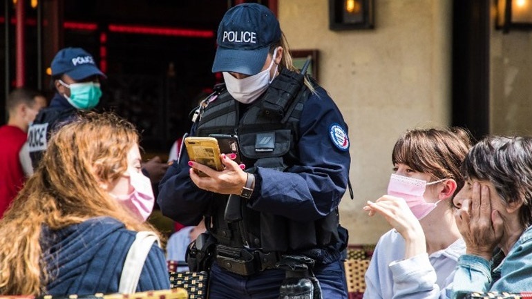 Γαλλία: Η Γερουσία αρνήθηκε να παρατείνει την ισχύ του υγειονομικού πάσου ως το καλοκαίρι του 2022