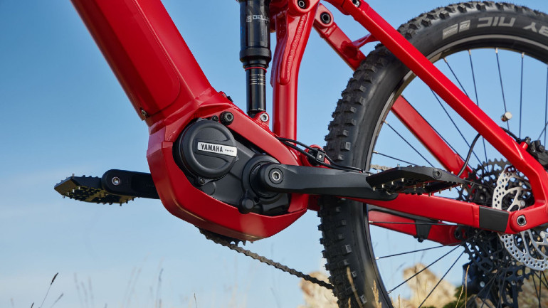 Για την ώρα η Yamaha έχει μπει στην τεχνολογία των ηλεκτρικών μοτέρ στη μέση του ποδηλάτου.