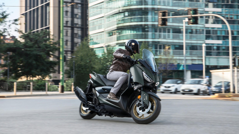 Νέοι χρωματισμοί για τα Yamaha XMAX 300 και XMAX 125 το 2022