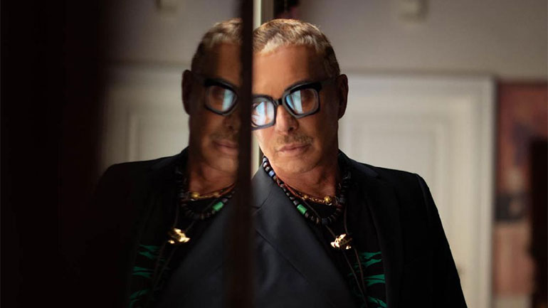 Ο Λάκης Γαβαλάς υπογράφει την αυτοβιογραφία του στον Ιανό της Θεσσαλονίκης