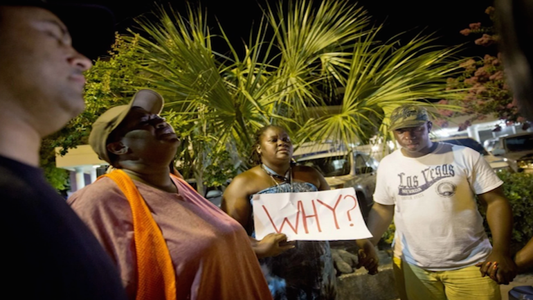 ΗΠΑ: Οι συγγενείς των θυμάτων της σφαγής στο Τσάρλεστον θα αποζημιωθούν με 88 εκατ. δολαρίων