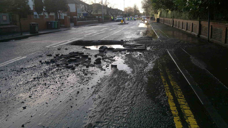 Βλέπεις λακκούβα;Την δηλώνεις στο app και… έκλεισε! 