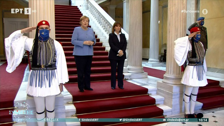 «Πολλές φορές αισθανθήκαμε δικαιολογημένα μόνοι», είπε η Σακελλαροπούλου στη Μέρκελ