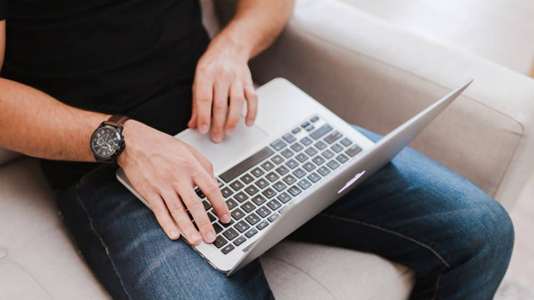 Χρήστες στο διαδίκτυο έψαξαν 163 εκατ. φορές «Πώς να χτυπήσω τη γυναίκα μου χωρίς συνέπειες»