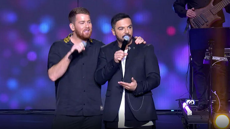 Τριαντάφυλλος και James Καφετζής τραγούδησαν μαζί στη σκηνή του J2US