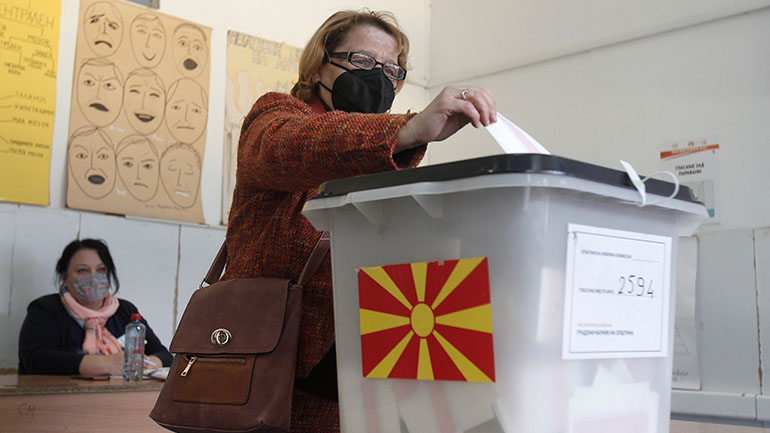 Σε εξέλιξη η ψηφοφορία για τον δεύτερο γύρο των δημοτικών εκλογών στη Βόρεια Μακεδονία