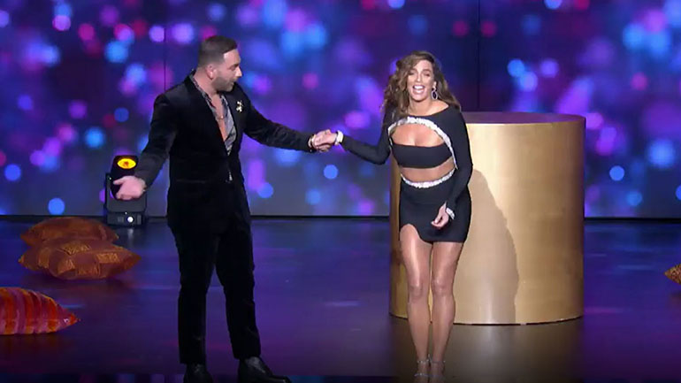 Η Κατερίνα Στικούδη επέστρεψε στο J2US λίγες ημέρες μετά τη γέννηση του γιου της