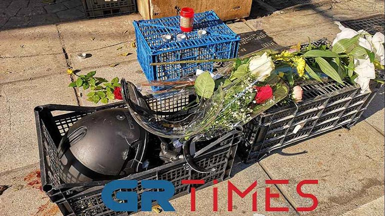 Θεσσαλονίκη: Άφησαν λουλούδια εκεί που έχασε τη ζωή του ο 47χρονος διανομέας