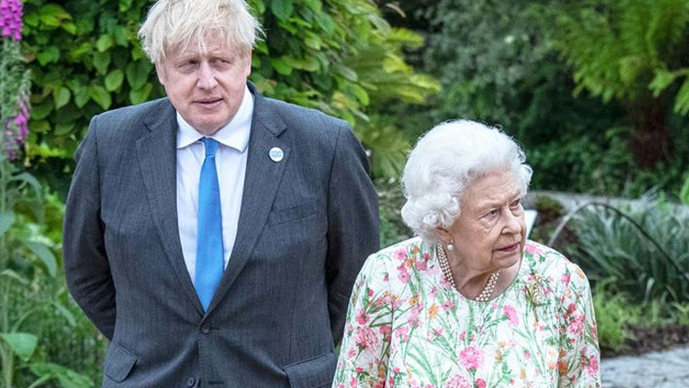 Οι δηλώσεις του Boris Johnson για την κατάσταση της υγείας της βασίλισσας Ελισάβετ