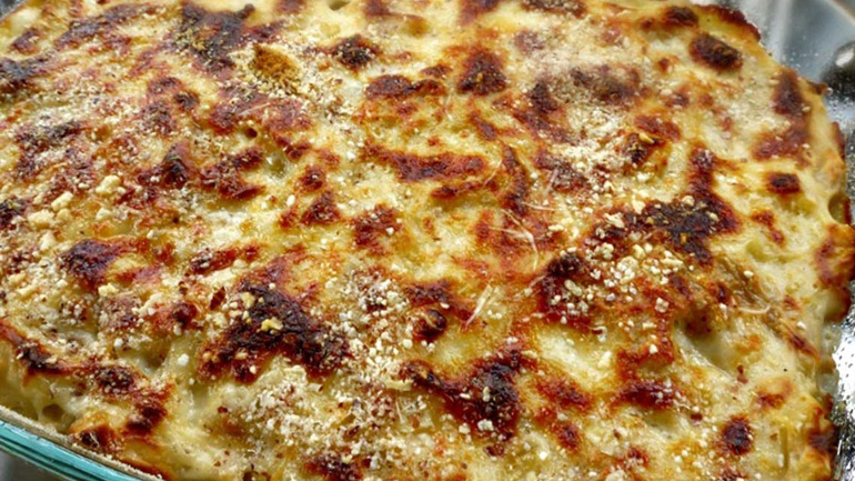 Ζυμαρικά στο φούρνο με μπεσαμέλ