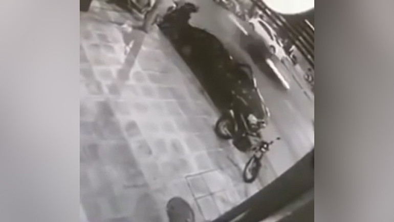 Θεσσαλονίκη: Βίντεο – ντοκουμέντο από τον θανάσιμο τραυματισμό του μεταφορέα φαγητού