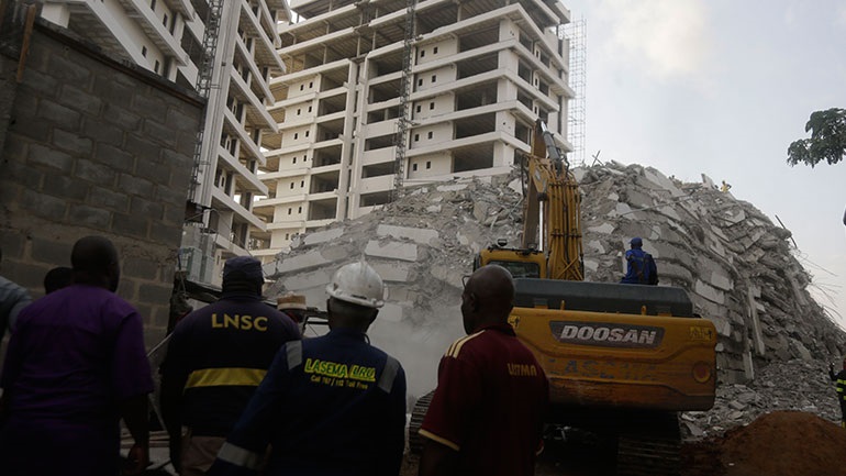 Νιγηρία: Σε τουλάχιστον 20 ανήλθαν οι νεκροί από την κατάρρευση του κτηρίου στο Λάγκος