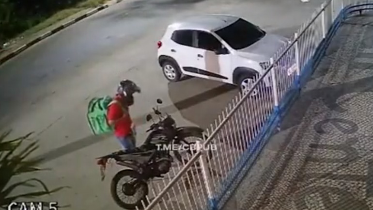 Ένας ντελιβεράς με γρήγορα αντανακλαστικά