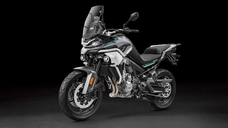 Η Sport έκδοση έρχεται με χυτές ζάντες 19 ιντσών εμπρός και 17 ιντσών πίσω.