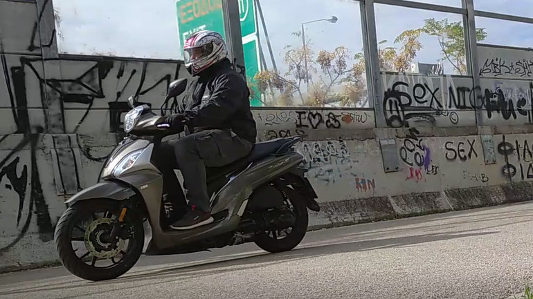 Πολύ ευχάριστο και απροβλημάτιστο στο δρόμο με ανάλαφρη συμπεριφορά.