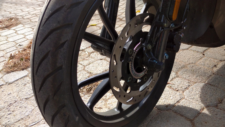 Φρένα με αρκετή δύναμη και μέγιστη αποτελεσματικότητα.