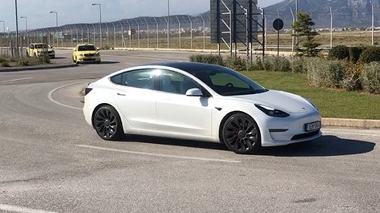Πάρτε μια γεύση από την Tesla Model 3 Performance