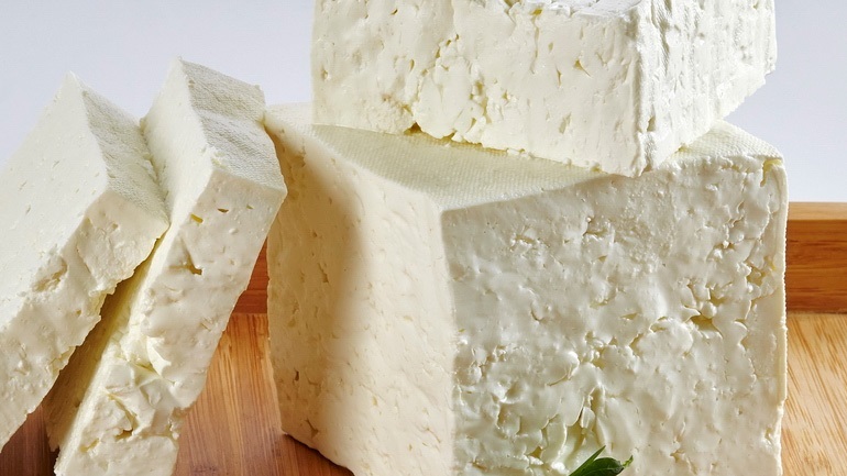 Πωλούσαν «λευκό τυρί» ως «φέτα ΠΟΠ» – Παραπέμπεται η εταιρεία στην Επιτροπή παραβάσεων του ΥΠΑΑΤ