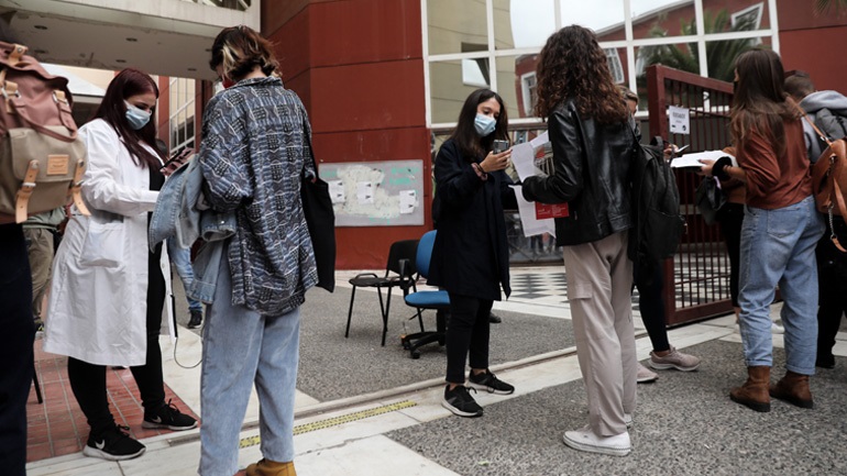 Από χώρα σε χώρα, οι επιστήμονες βλέπουν την αρχή του τέλους της πανδημίας