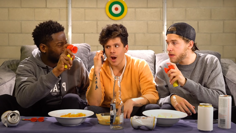 Ένα αθώο ψέμα στη σύντροφο