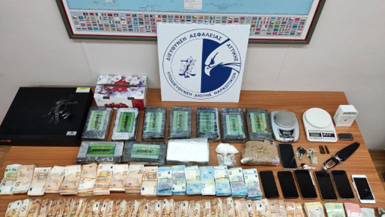 Εντοπίστηκε μια…ντουζίνα κοκαΐνης σε επιχείρηση με φρούτα