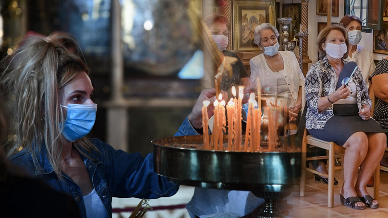 Ανακρούει πρύμναν και η Εκκλησία