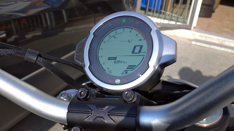 Σύγχρονη οθόνη LCD πληροφοριών.