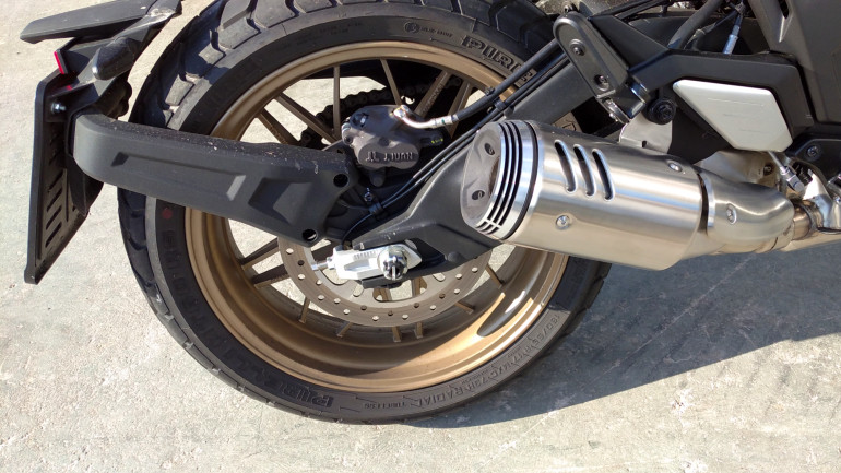 Υπέροχος ο ήχος από την κοντή εξάτμιση.