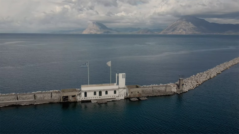 Το μοναδικό εκκλησάκι του Αγίου Νικολάου στην Πάτρα από ψηλά