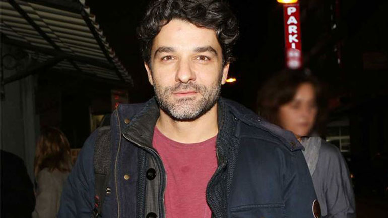 Aπασφάλισε o Πέτρος Λαγούτης: «Μην την πέφτουμε στο θέατρο για τη βρωμιά»