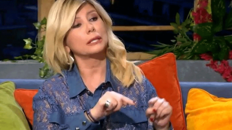 Ζήνα Κουτσελίνη για Κωνσταντίνα Σπυροπούλου: «Δύο εβδομάδες μετά την κηδεία του αδελφού μου, με έδιωξε από τον ALPHA»